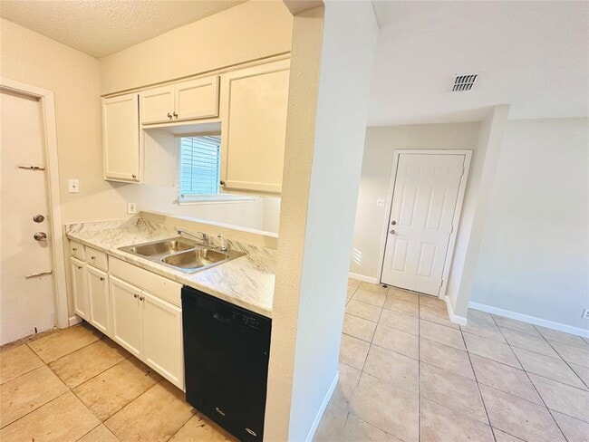 Building Photo - 4748 Suburban Dr