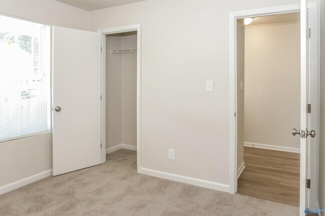 Building Photo - 16709 Wellhouse Dr