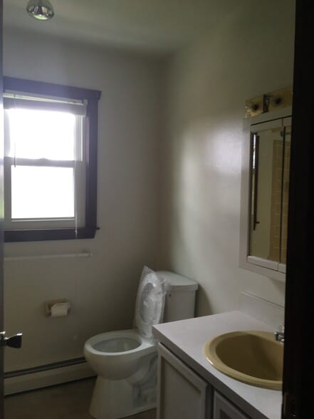 Building Photo - 20 Rham Rd