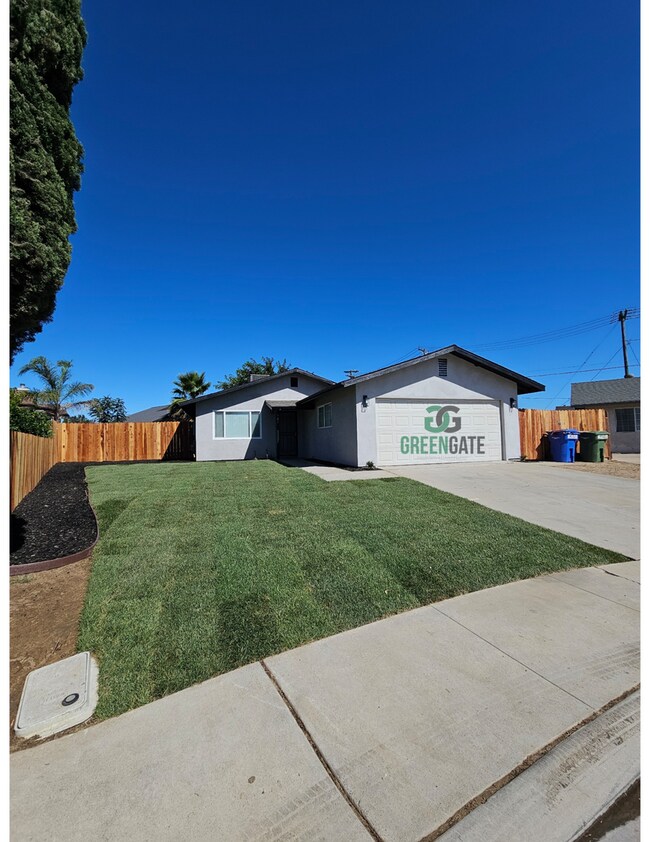 Building Photo - 901 Valente Way