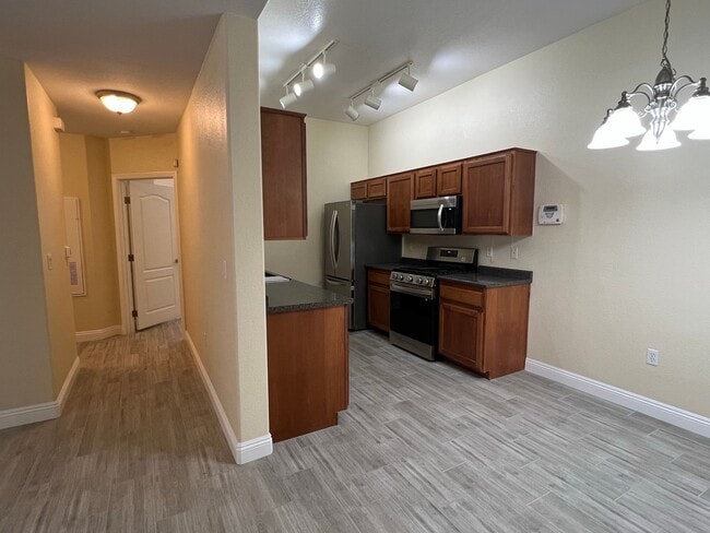 Building Photo - Gorgeous 3 Bedroom, 2 Bath in Silverado Ranch
