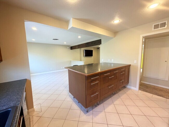 Building Photo - 3 Bed/ 2 Bath Brea Home w/Garage and Native Landscaped Yard