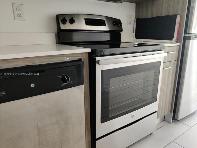 Building Photo - 740 Meridian Ave