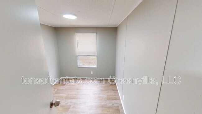 Building Photo - 125 Brookstone Dr