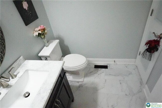 Building Photo - 202 McNair Cir