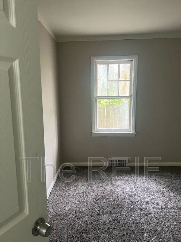 Building Photo - 11258 Roxbury St