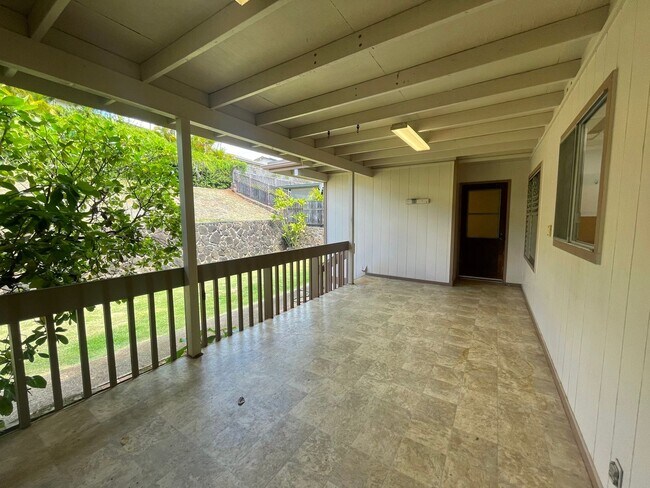 Building Photo - Desirable Newtown Home
