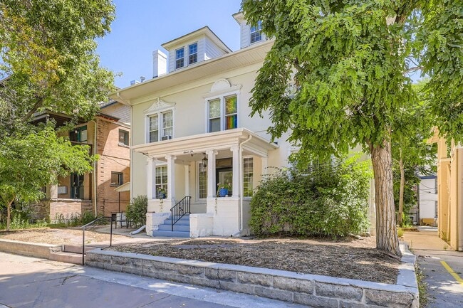 Building Photo - Top Unit (Beautiful Views) Flexible move in! Off Street Parking! All utilities included!