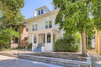 Building Photo - Cozy Cap Hill Studio Unit in Beautiful Converted Mansion- Great Location! Shared Yard!