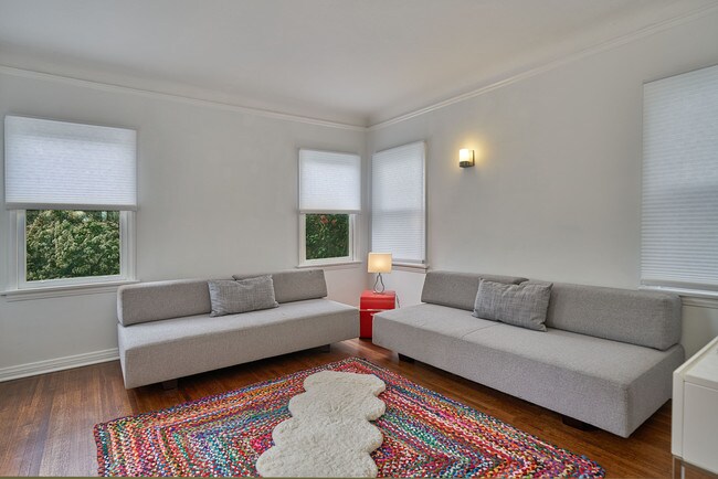 Building Photo - 1235 Hi Point St