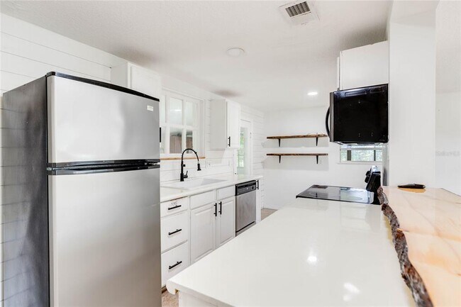 Building Photo - 4181 Chestnut Dr