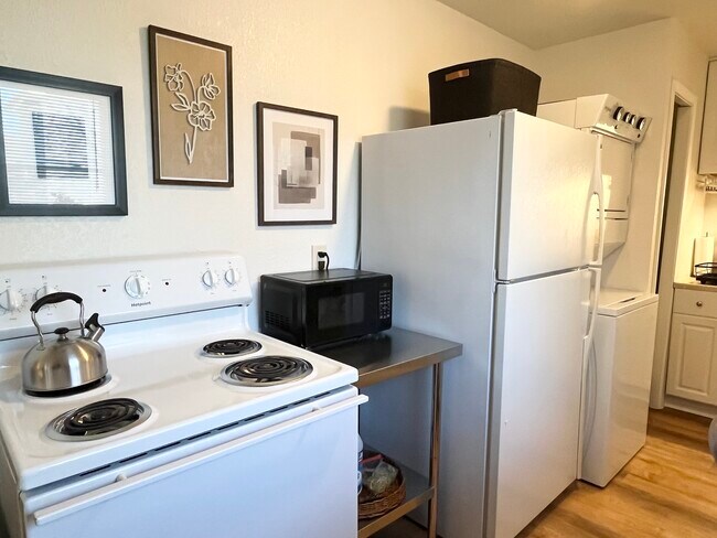 Building Photo - Rocky Court