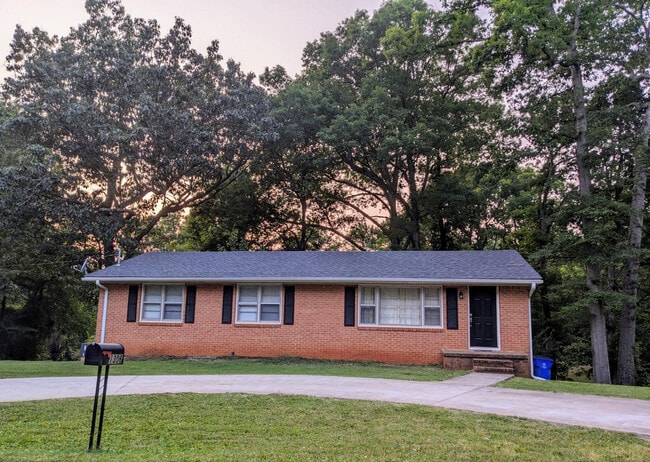Building Photo - 1306 Cypress Mill Rd
