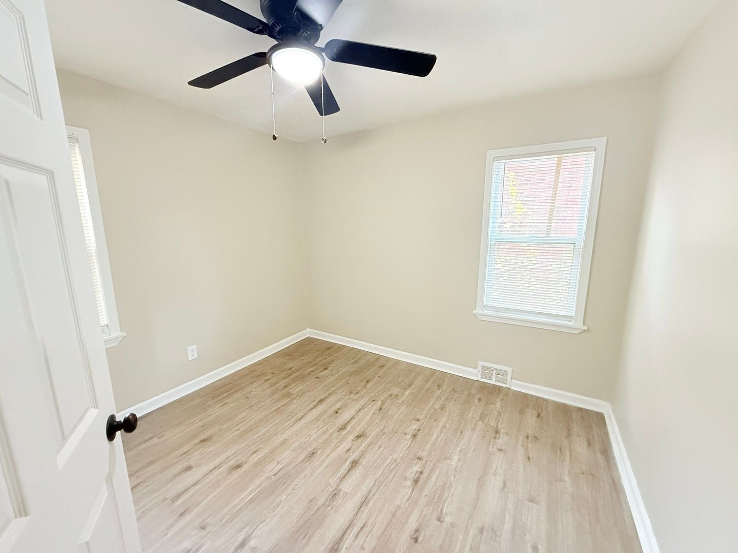 Building Photo - This beautifully updated 3-bedroom, 1-bath single-family home is ready for move-in!