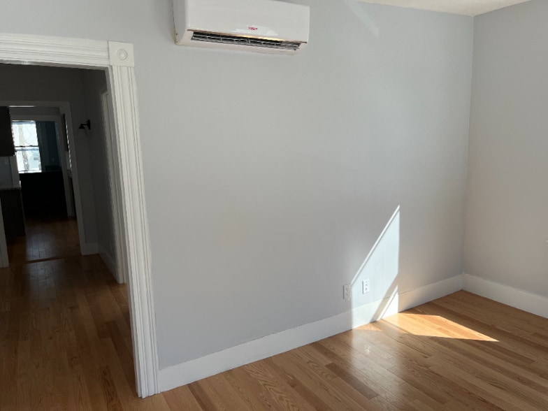 Building Photo - 24 Dunlap St