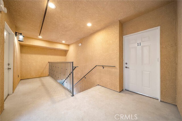 Building Photo - 5639 Huntington Dr