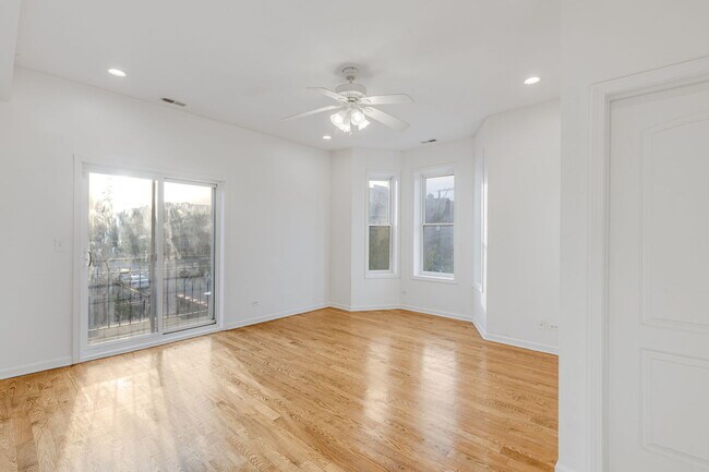 Building Photo - 4800 S St Lawrence Ave