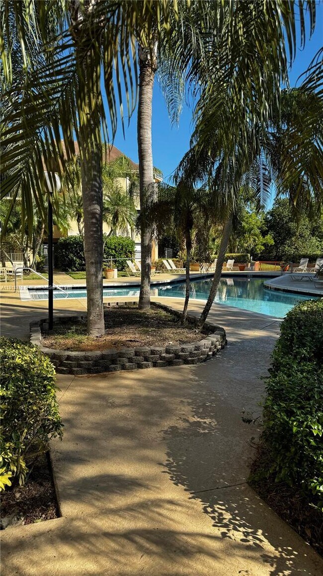 Building Photo - 9999 Summerbreeze Dr