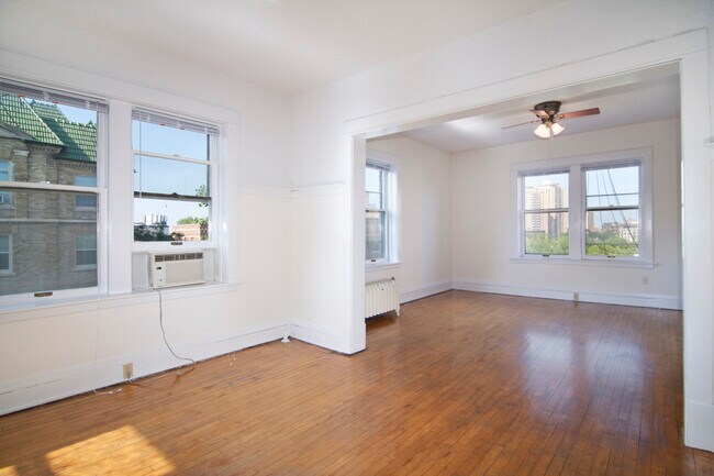 Building Photo - 901-909 Summit