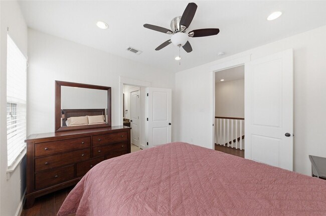 Building Photo - 1425 W 23rd St