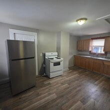 Building Photo - 200 Main St