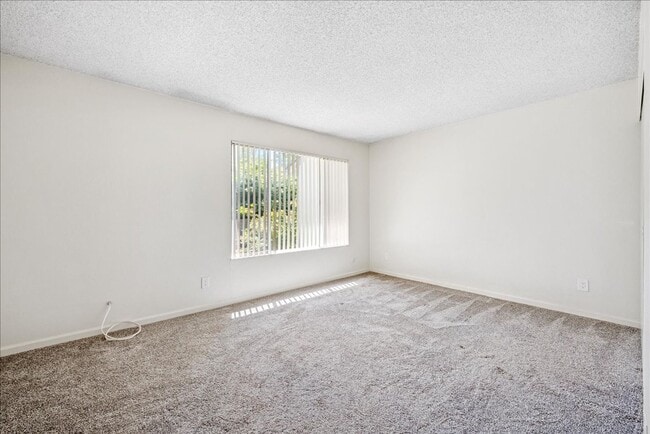 Building Photo - 8828 La Riviera Dr