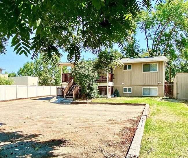 Building Photo - 2 Bedroom 1 Bath Units