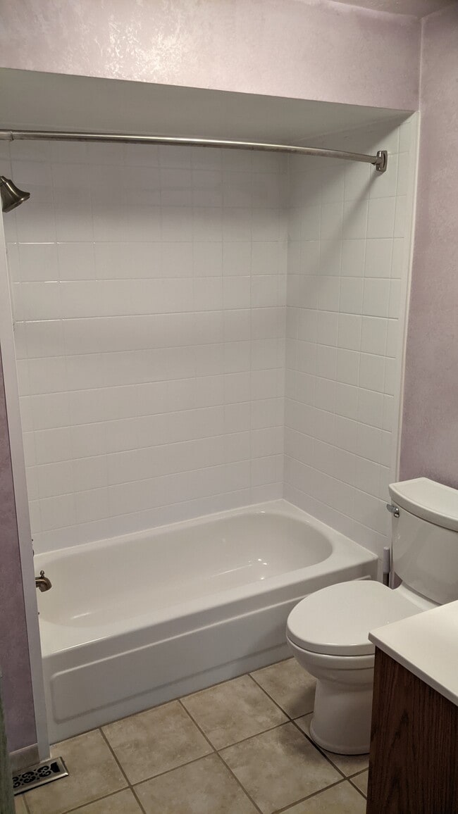 Up bath room - 6745 Middlebrook Blvd