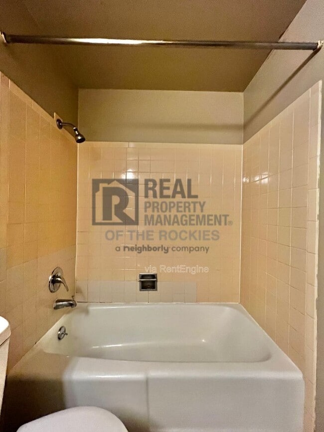 Building Photo - 1005 Robertson St