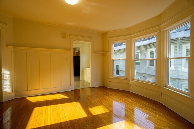 Building Photo - 725 Euclid Ave