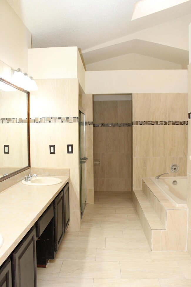 Building Photo - 7705 Forest Green Ln