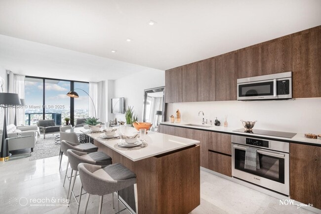 Primary Photo - 88 SW 7th St