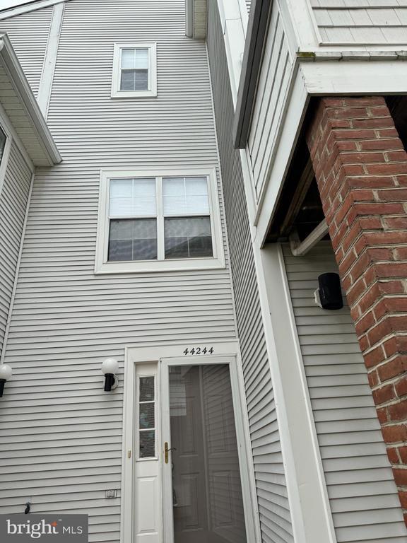 Building Photo - 44244 Mossy Brook Square