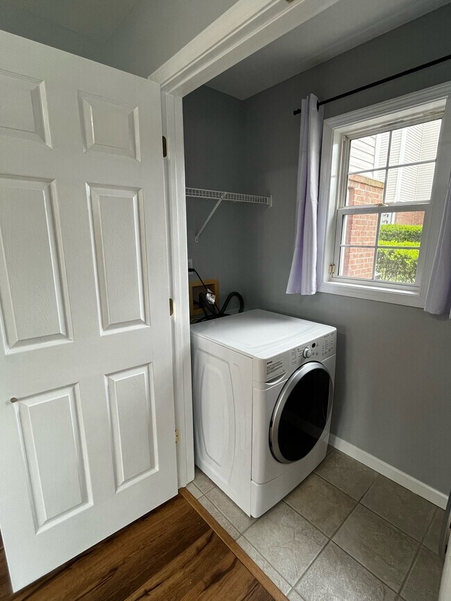 Building Photo - 2520 Friedland Pl