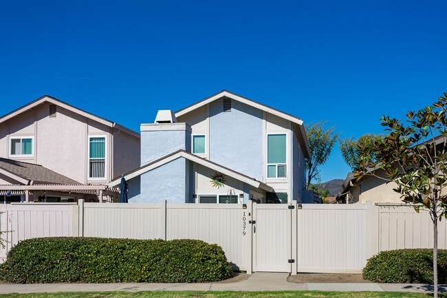 Building Photo - Charming Two Story Home!