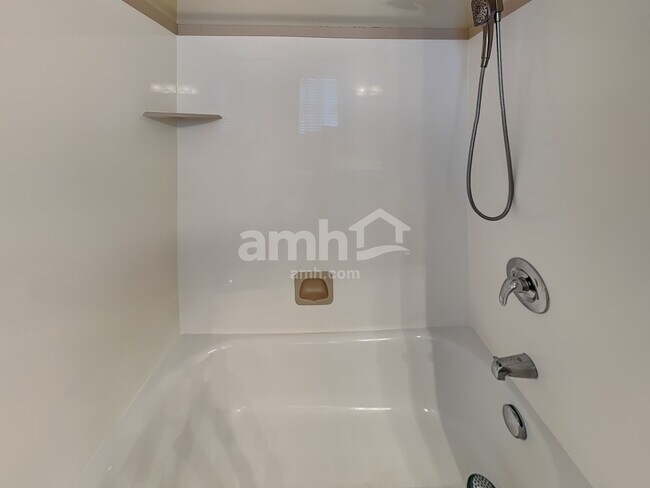 Building Photo - 1604 Shadow Dr