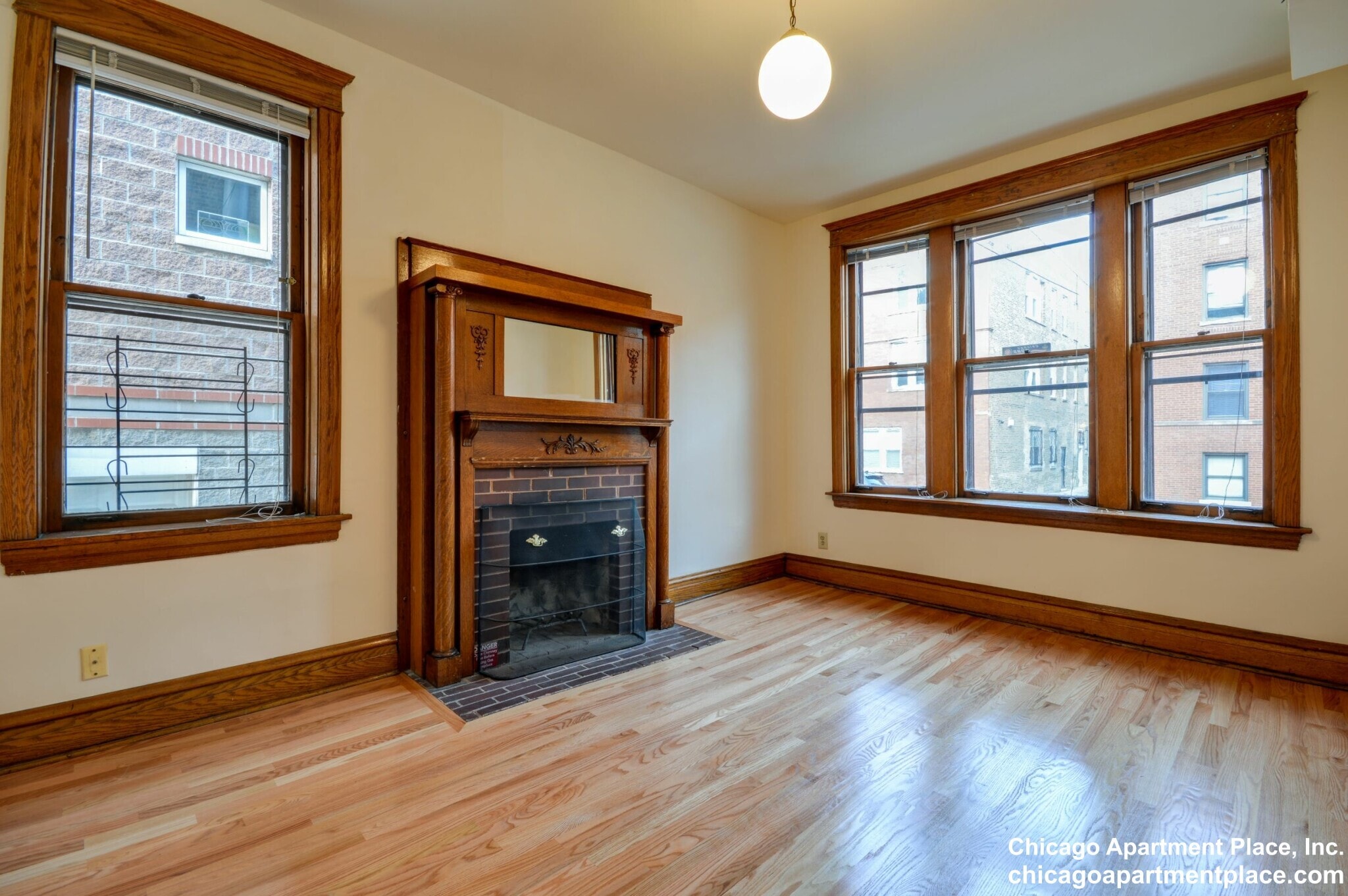 Building Photo - 3914 N Greenview Ave