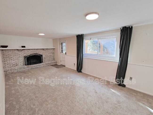 Building Photo - 5330 Silver Spur Ave