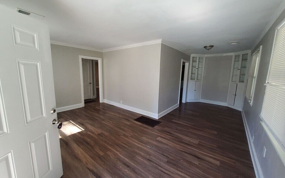 Building Photo - 3994 Oak Cliff Rd