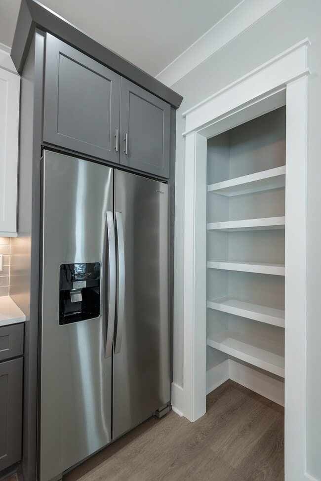 Building Photo - 6 Sanctuary Ct