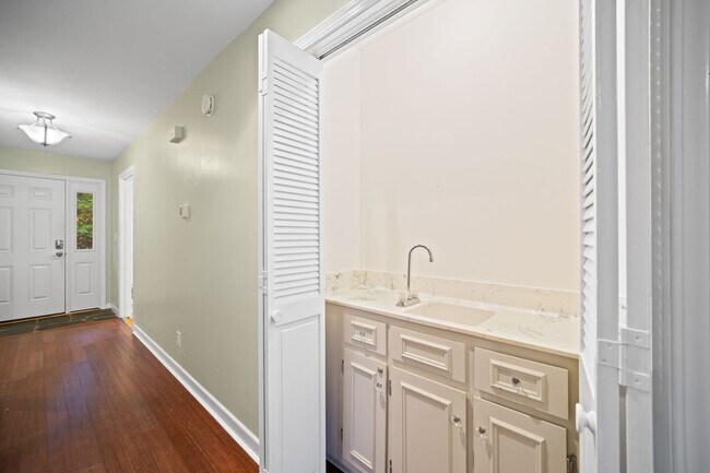 Building Photo - 3 Bedroom, 2.5 Bath Condo on the Pebble Creek Golf Course