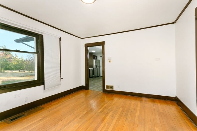 Building Photo - 3 bd 1 bath home