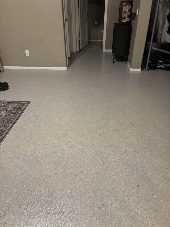 Building Photo - FREE RENT OAC  4 bedroom  3 car garage RV Gate