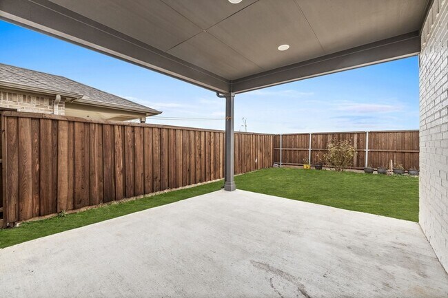 Building Photo - 1444 Kit King Dr