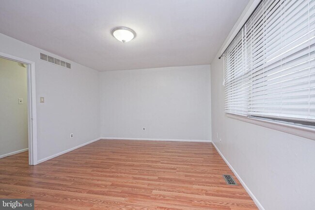 Building Photo - 37 Arrowwood Ct