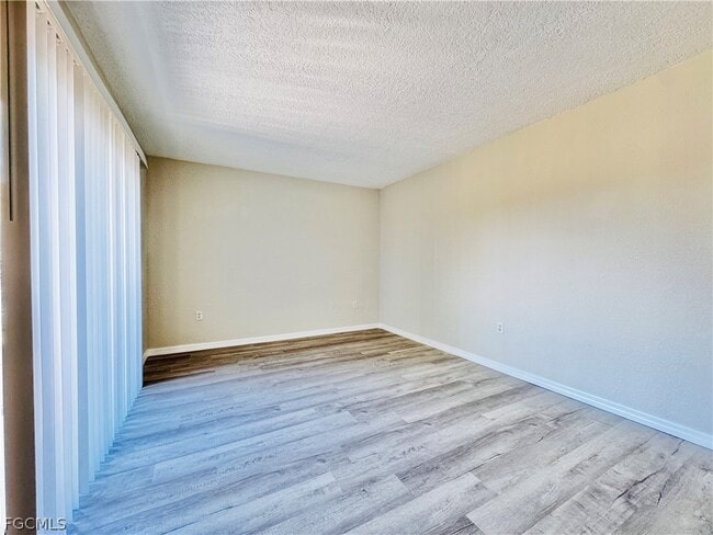 Building Photo - 5205 Cedarbend Dr