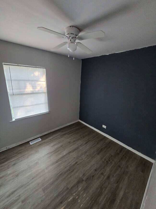 Building Photo - 22221 Willow Tree Ave