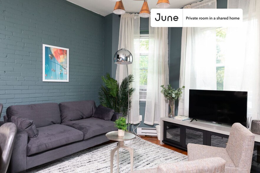 Building Photo - Room in Shared 3 bed/1 bath home