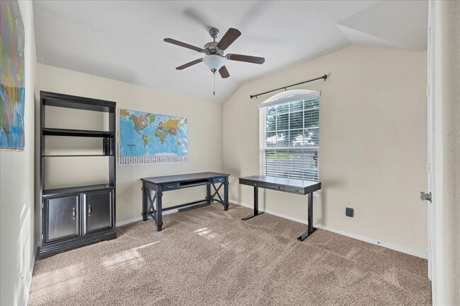 Building Photo - 300 Briar Park Dr