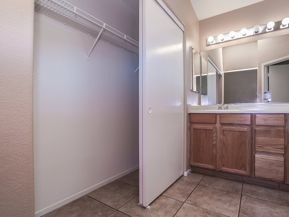 Building Photo - 5516 Cloudy Glen St